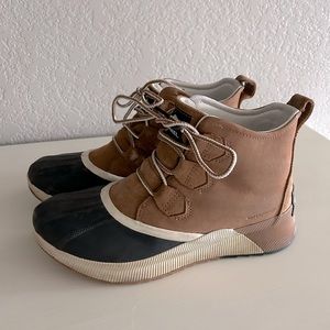 Sorel out n about boots, women’s size 9.5